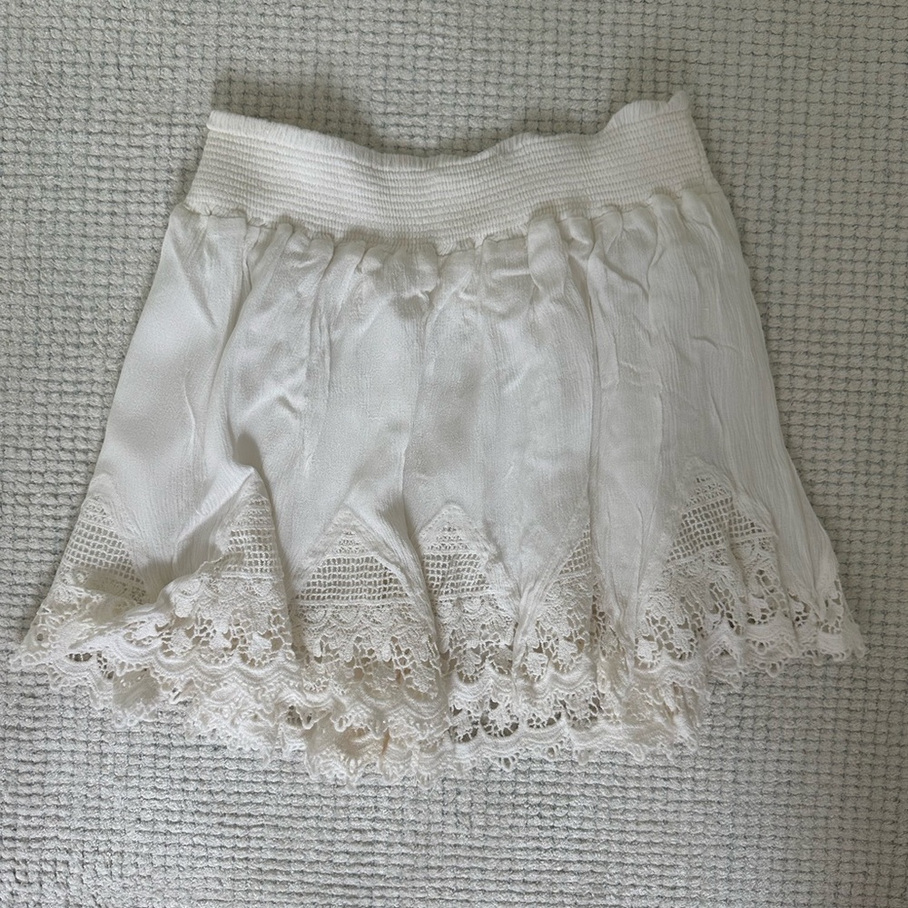 Perfect White mini skirt!! Fits xs/s